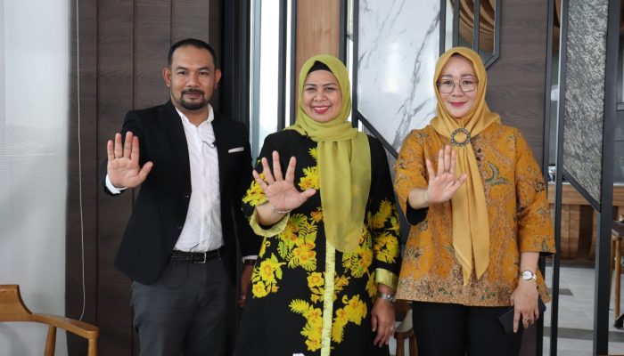 Dewi Ansar Jadi Narsum Acara Talk Show Di Batam TV