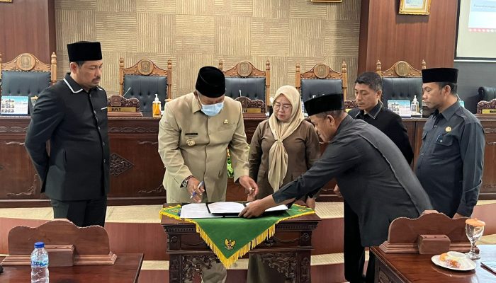 DPRD Dan Bupati Kep. Anambas Tanda Tangani KUA-PPAS APBD TA 2023