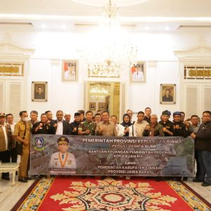 Sekdakab Cianjur Menangis Terharu Menerima Bantuan Pemprov Kepri Rp769 Juta