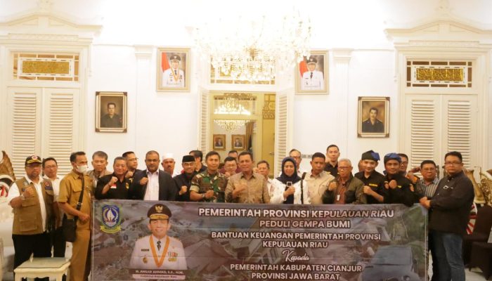 Sekdakab Cianjur Menangis Terharu Menerima Bantuan Pemprov Kepri Rp769 Juta