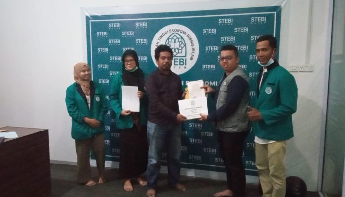 Galang Dana Korban Di Cianjur, STEBI Batam Serahkan Donasi Ke Baznas Kepri