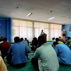Gubernur Ansar Jadi Khatib Jumat di Mesjid Al-Madinah Kantor Bupati Bintan