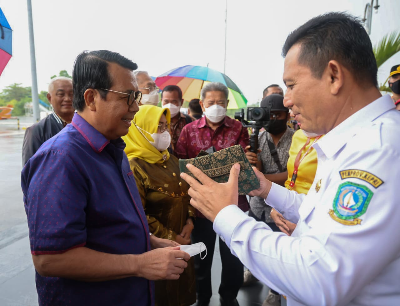 Gubernur Ansar Sambut Kedatangan Ketua Makamah Agung RI di Bandara RHF Tanjungpinang