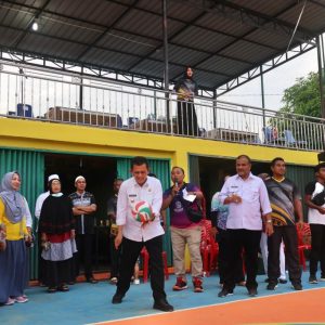 Gubernur Ansar Buka Turnamen Bola Volly Meral, Karimun