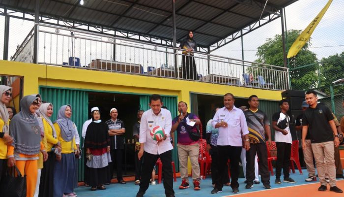 Gubernur Ansar Buka Turnamen Bola Volly Meral, Karimun