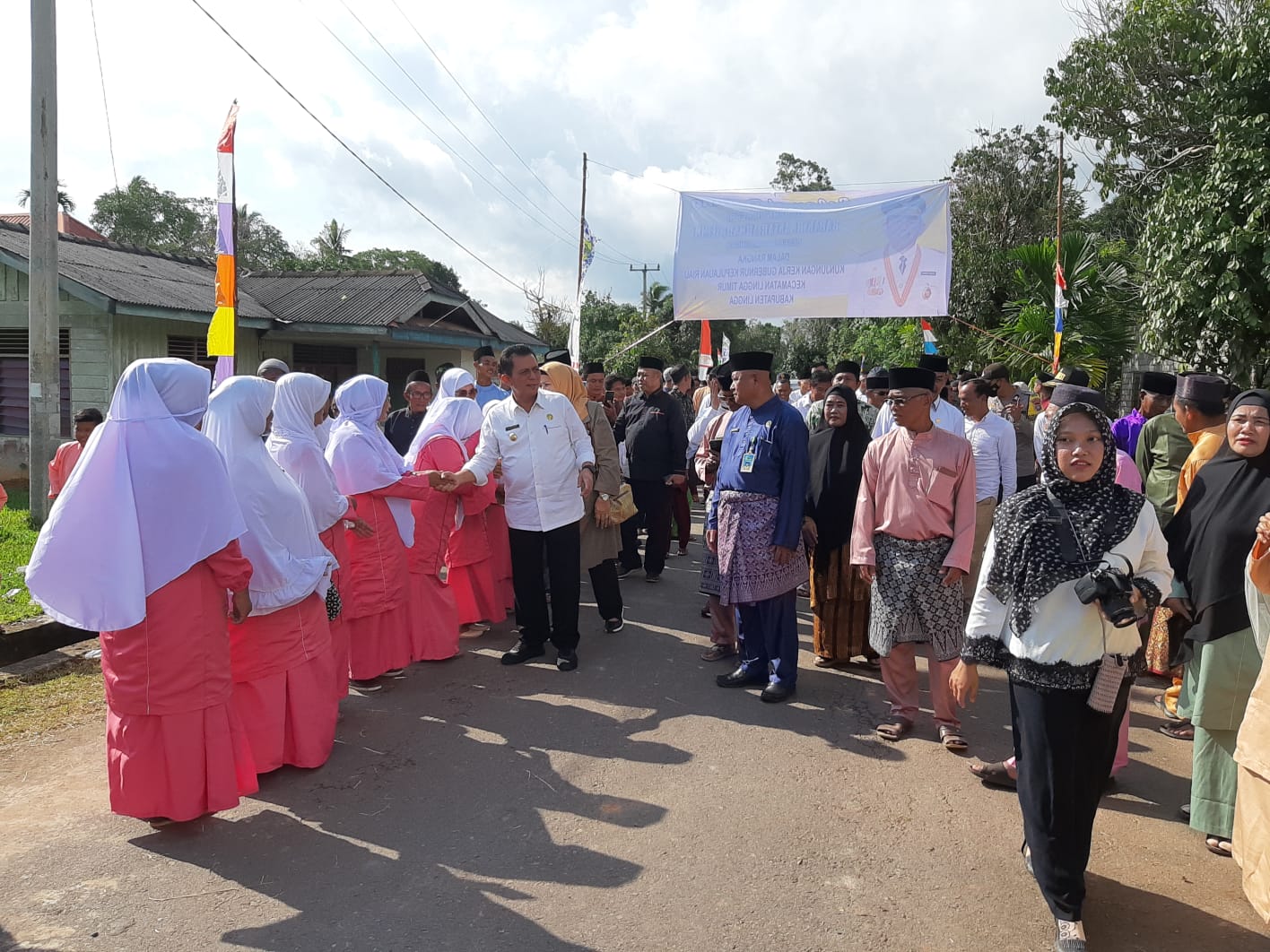 Buka Keterisoliran Lingga, Gubernur Ansar Tinjau Akses Jalan, Listrik dan Internet 