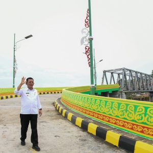 Gubernur Ansar Resmikan Jembatan Anak Emas Desa Marok Tua Di Lingga