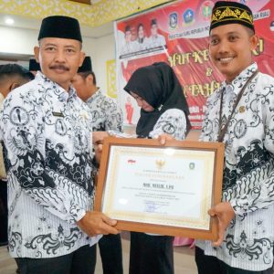 Pemprov Kepri Berikan Penghargaan Guru, Kasek Dan Pengawas Sekolah Berdedikasi