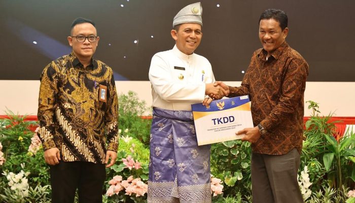 Gubernur Ansar Serahkan DIPA dan TKD 2023, Total Alokasi Rp15,93 Triliun