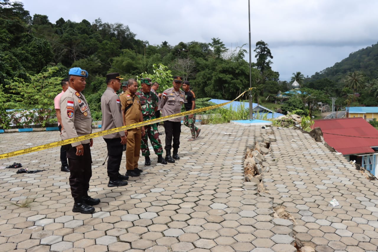 Tanah Longsor Di Anambas, 2 Rumah Dinas Rusak 