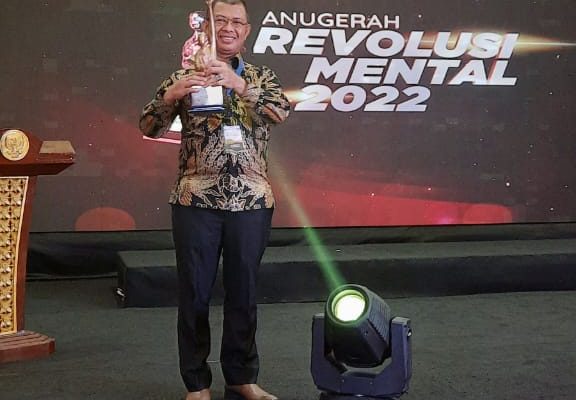 Pemprov Kepri Terima Penghargaan Anugerah Revolusi Mental Kategori Pemprov ‘Indonesia Melayani’ 