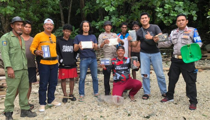 Pencari Kayu Temukan 8 Bungkus Kokain Di Jemaja Kabupaten Anambas