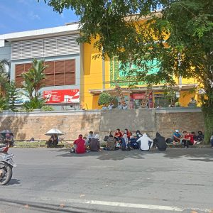 Jalanan Macet, Puluhan Pengungsi Afganistan Unjuk Rasa  Di Depan Kantor Rudenim Tanjungpinang