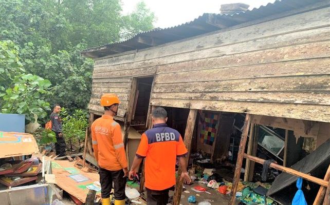 Hujan Dan Angin Kencang, Rumah Warga Di Tanjung Lanjut Dindingnya Lepas