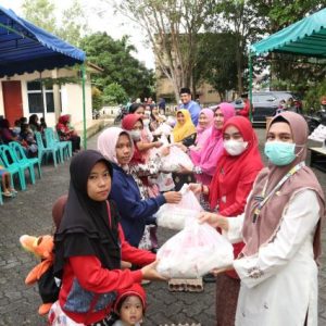Tangani Kasus Stunting, Rahma Serahkan 227 Paket Makanan Bergizi Untuk Balita