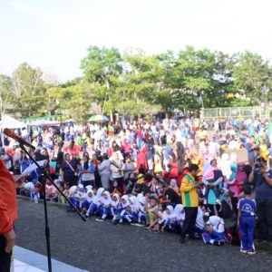 Gubernur Ansar Lepas Peserta Jalan Santai Kerukunan Umat Beragama