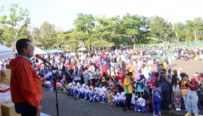 Gubernur Ansar Lepas Peserta Jalan Santai Kerukunan Umat Beragama