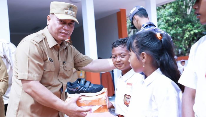 Bupati Lingga Resmikan Gedung Baru SD Negeri 004 Senayang Tajur Biru Temiang Pesisir