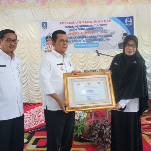 Gubernur Ansar Resmikan Bangunan Sapras Pendidikan Di SMAN I Bunguran Timur Laut Tanjung Natuna