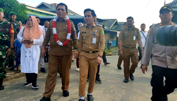 Gubernur Ansar Resmikan Pasang Baru Listrik Di Tanjung Kumbik Pulau Tiga Barat Natuna