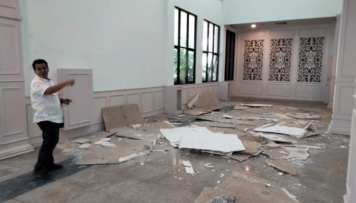 Hujan Disertai Angin, Plafon Lantai 3 DPRD Kepri Roboh