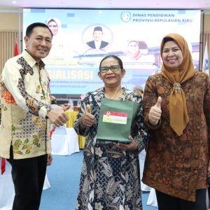 Dewi Ansar Buka Sosialisasi Peningkatan, Pembinaan dan Pengawasan Untuk Guru