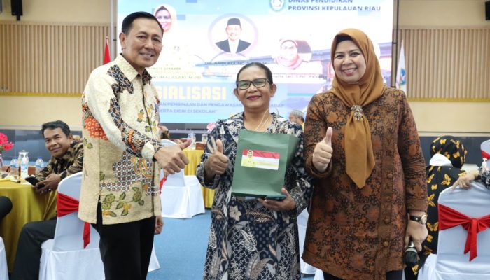 Dewi Ansar Buka Sosialisasi Peningkatan, Pembinaan dan Pengawasan Untuk Guru