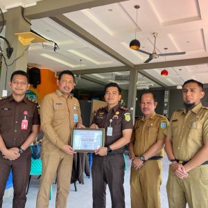 Pemkab Kepulauan Anambas Berikan Penghargaan Cabang Kejari Natuna di Tarempa