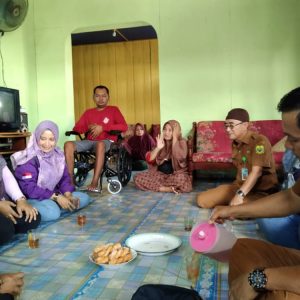 LKKS Bersama Dinsos Lingga Serahkan Bantuan Untuk Masyarakat
