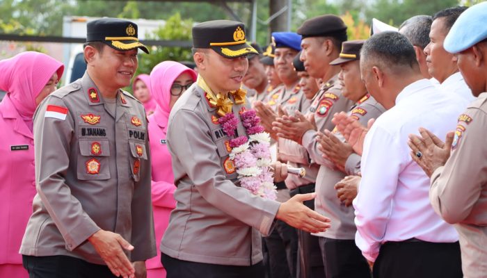 Jabat Kapolres Bintan, Kedatangan AKBP Riki Iswoyo S.I.K., M.M. Disambut Tradisi Gerbang Pora 