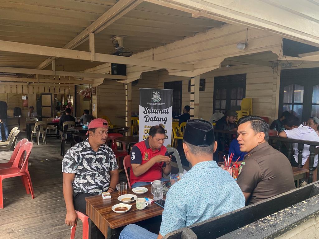 Kacab Kejari Natuna Gelar Program Jaksa Menjawab Warga Di Kedai Kopi