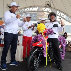 Gubernur Lepas Jalan Sehat Sempena Bulan K3 Nasional Provinsi Kepri