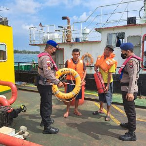Cuaca Ekstrim, Sat Polairud Polres Bintan Himbau Jasa Transportasi Laut Dan Nelayan 