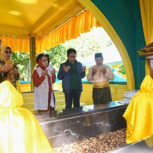 Mendes PDTT Abdul Halim Kunjungi Wisata Religi Ke Pulau Penyengat