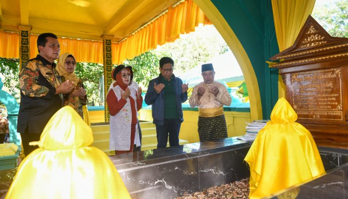 Mendes PDTT Abdul Halim Kunjungi Wisata Religi Ke Pulau Penyengat