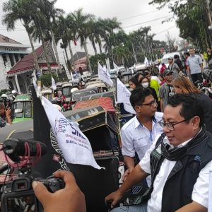 HPN 2023: Ekspedisi Geopark Kaldera Toba SMSI Disambut Puluhan Becak BSA Siantar