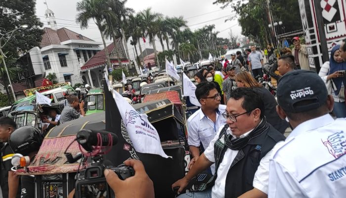 HPN 2023: Ekspedisi Geopark Kaldera Toba SMSI Disambut Puluhan Becak BSA Siantar