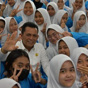 Kunjungi SMK Ibnu Sina Batam, Ini Pesan Gubernur Ansar Bagi Siswa