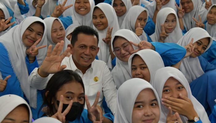 Kunjungi SMK Ibnu Sina Batam, Ini Pesan Gubernur Ansar Bagi Siswa