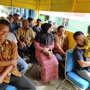 Polsek Palmatak Gelar “Jumat Curhat” Di Desa Mubur Siantan Utara 