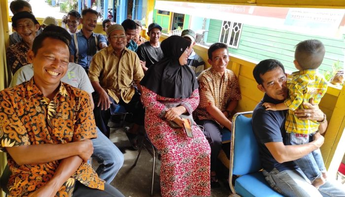 Polsek Palmatak Gelar “Jumat Curhat” Di Desa Mubur Siantan Utara 