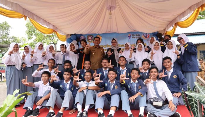 Gubernur Membaur Bersama Pelajar Berikan Motivasi