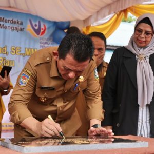 Gubernur Ansar Resmikan Ruang Praktek Siswa SMK Negeri 1 Bintan Utara