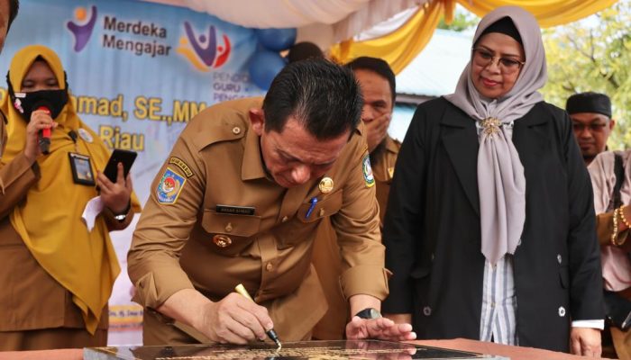 Gubernur Ansar Resmikan Ruang Praktek Siswa SMK Negeri 1 Bintan Utara