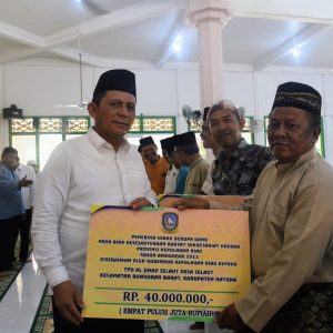9 Rumah Ibadah di Sedanau Natuna Terima Bantuan Gubernur Ansar Rp426 Juta