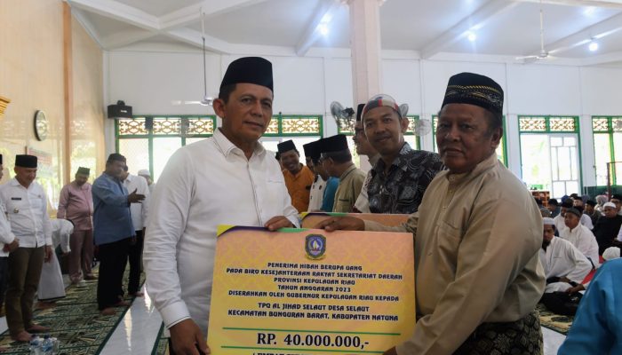 9 Rumah Ibadah di Sedanau Natuna Terima Bantuan Gubernur Ansar Rp426 Juta