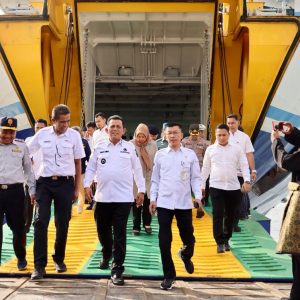 Gubernur Ansar Lepas  KMP. Bahtera Nusantara 03 Rute Tanjung Uban – Tambelan – Sintete