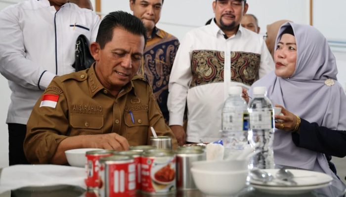 Gubernur Ansar Tinjau Pusat Sterilisasi Produk Makanan di Batam Center