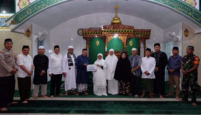 Safari Subuh Di Masjid Al Barokah, Wako Rahma Serahkan Bantuan Rp25 Juta