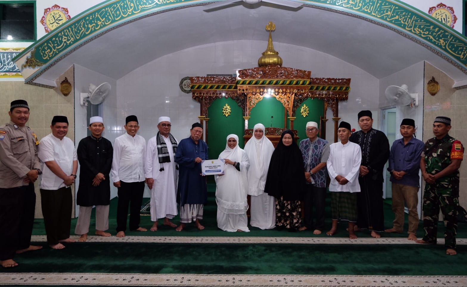 Safari Subuh Di Masjid Al Barokah, Wako Rahma Serahkan Bantuan Rp25 Juta